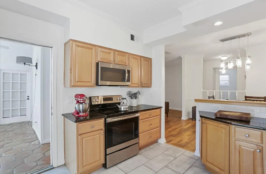 5105 Chemin De Vie, Atlanta, Georgia 30342, 2 Bedrooms Bedrooms, ,2 BathroomsBathrooms,Residential,Sold,5105 Chemin De Vie,7001910