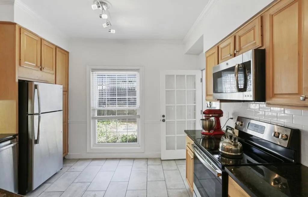 5105 Chemin De Vie, Atlanta, Georgia 30342, 2 Bedrooms Bedrooms, ,2 BathroomsBathrooms,Residential,Sold,5105 Chemin De Vie,7001910