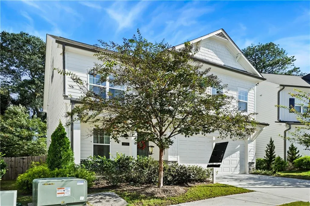 View of front facade featuring concrete driveway