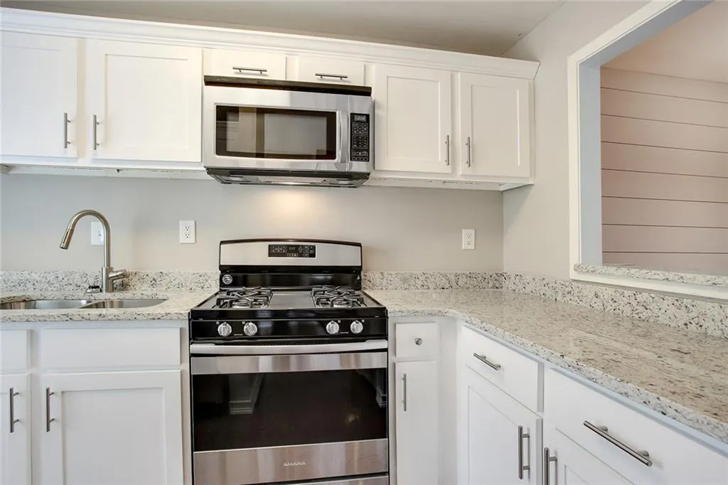 308 Woodcliff Drive, Sandy Springs, Georgia 30350, 1 Bedroom Bedrooms, ,1 BathroomBathrooms,Residential,Sold,308 Woodcliff Drive,5817821