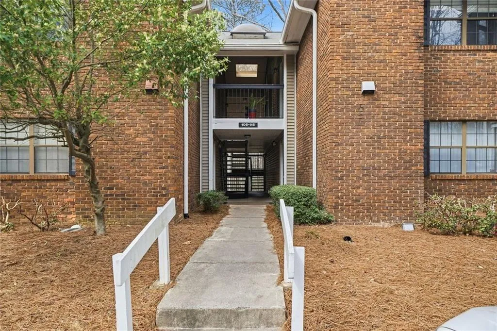 112 Barrington Hills Drive, Atlanta, Georgia 30350, 2 Bedrooms Bedrooms, ,2 BathroomsBathrooms,Residential,For Sale,112 Barrington Hills Drive,7740857