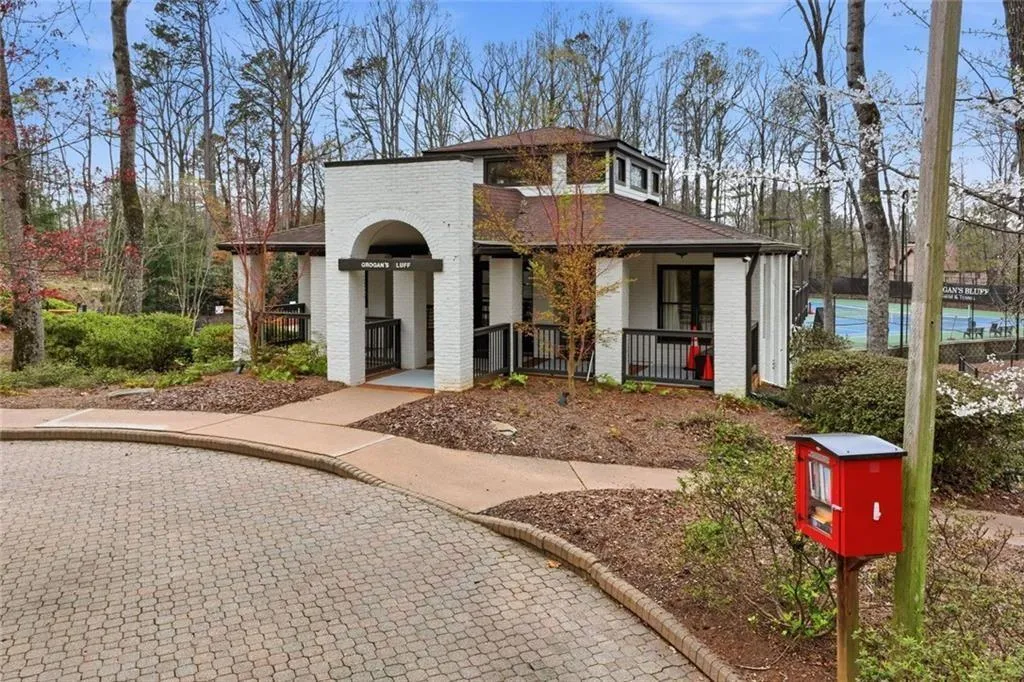 112 Barrington Hills Drive, Atlanta, Georgia 30350, 2 Bedrooms Bedrooms, ,2 BathroomsBathrooms,Residential,For Sale,112 Barrington Hills Drive,7740857
