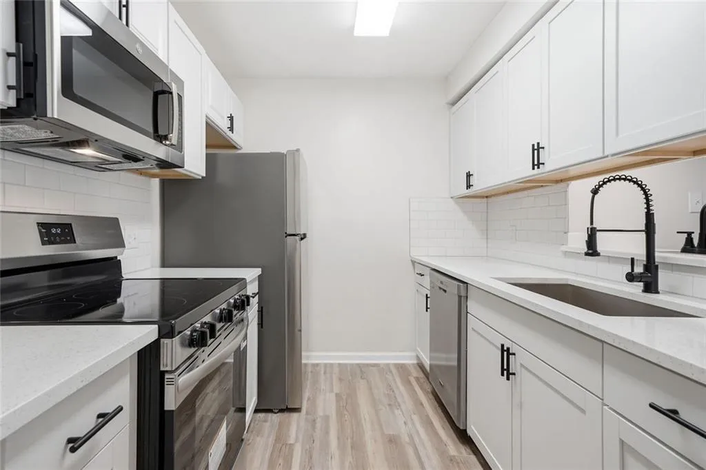 112 Barrington Hills Drive, Atlanta, Georgia 30350, 2 Bedrooms Bedrooms, ,2 BathroomsBathrooms,Residential,For Sale,112 Barrington Hills Drive,7740857