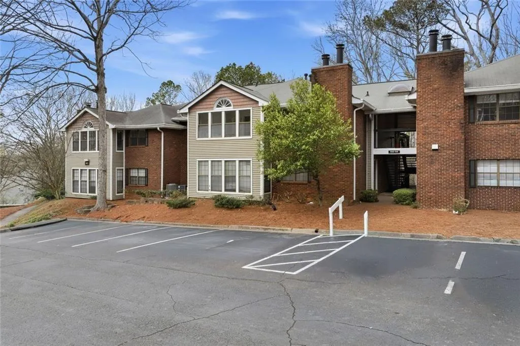 112 Barrington Hills Drive, Atlanta, Georgia 30350, 2 Bedrooms Bedrooms, ,2 BathroomsBathrooms,Residential,For Sale,112 Barrington Hills Drive,7740857