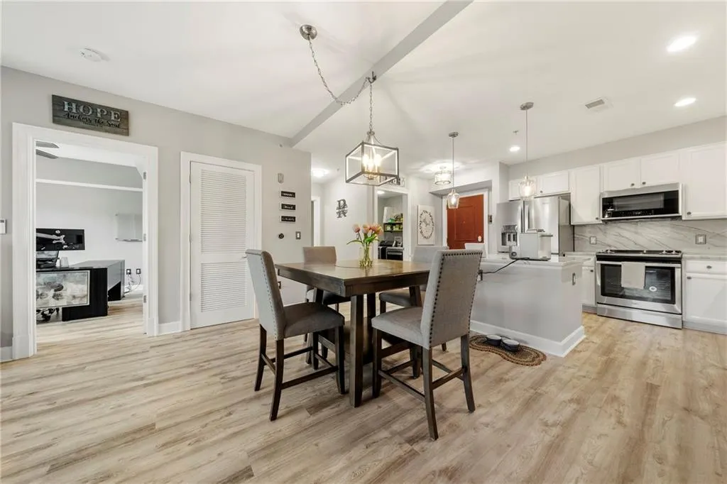 200 River Vista Drive Unit 641, Sandy Springs, Georgia 30339, 2 Bedrooms Bedrooms, ,2 BathroomsBathrooms,Residential,Sold,200 River Vista Drive Unit 641,6956106