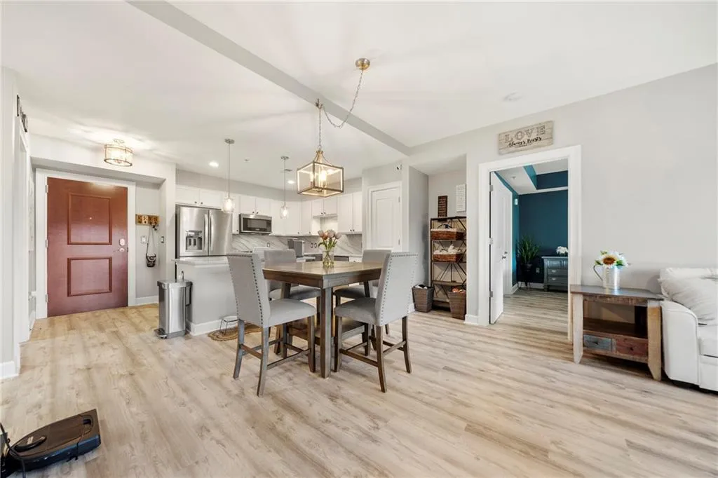200 River Vista Drive Unit 641, Sandy Springs, Georgia 30339, 2 Bedrooms Bedrooms, ,2 BathroomsBathrooms,Residential,Sold,200 River Vista Drive Unit 641,6956106