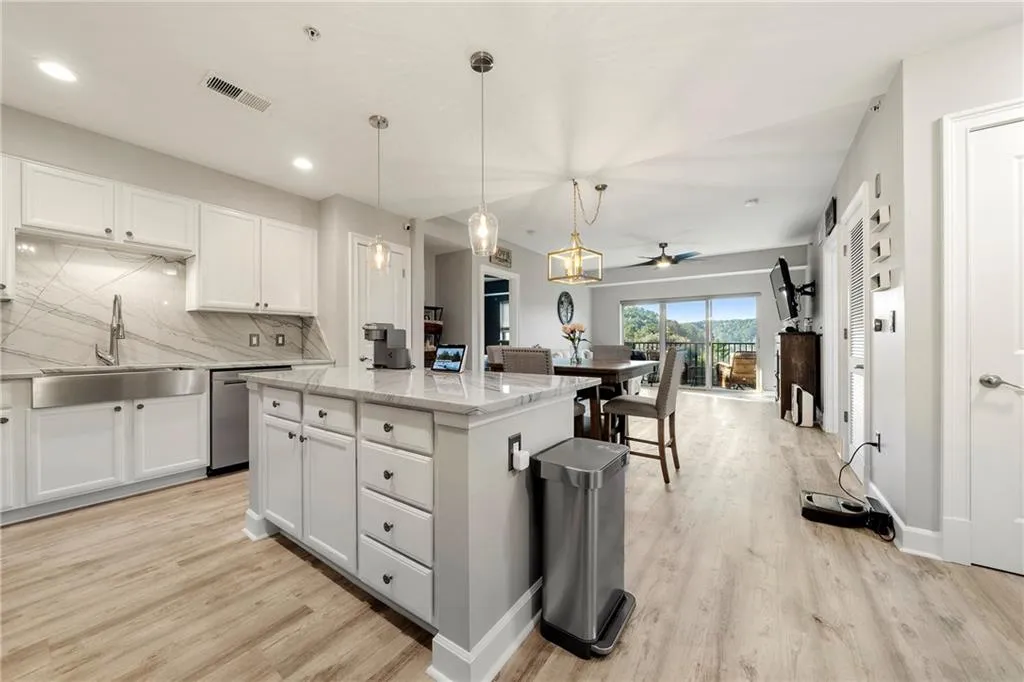 200 River Vista Drive Unit 641, Sandy Springs, Georgia 30339, 2 Bedrooms Bedrooms, ,2 BathroomsBathrooms,Residential,Sold,200 River Vista Drive Unit 641,6956106