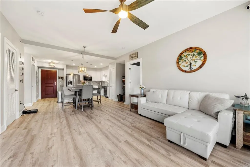 200 River Vista Drive Unit 641, Sandy Springs, Georgia 30339, 2 Bedrooms Bedrooms, ,2 BathroomsBathrooms,Residential,Sold,200 River Vista Drive Unit 641,6956106