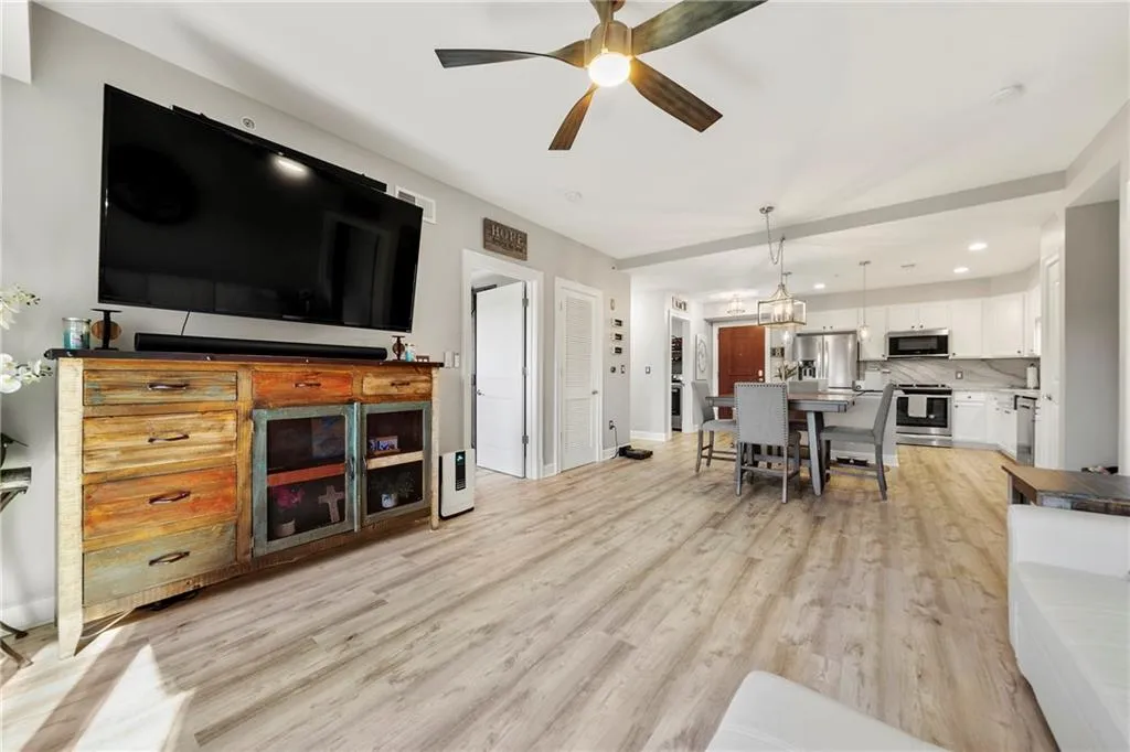 200 River Vista Drive Unit 641, Sandy Springs, Georgia 30339, 2 Bedrooms Bedrooms, ,2 BathroomsBathrooms,Residential,Sold,200 River Vista Drive Unit 641,6956106