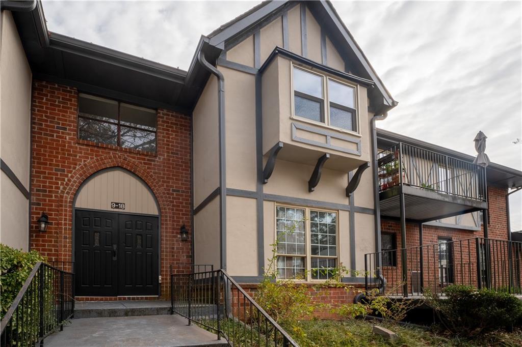 6851 Roswell Road Unit B17, Sandy Springs, Georgia 30328, 3 Bedrooms Bedrooms, ,2 BathroomsBathrooms,Residential,Sold,6851 Roswell Road Unit B17,7322075