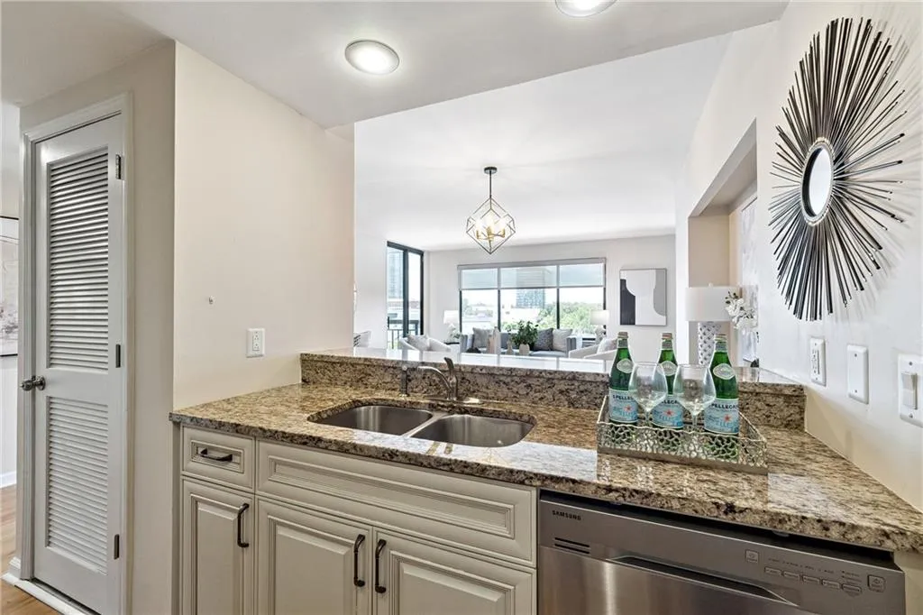 3481 Lakeside Drive Ne Unit 1508, Atlanta, Georgia 30326, 1 Bedroom Bedrooms, ,1 BathroomBathrooms,Residential,For Sale,3481 Lakeside Drive Ne Unit 1508,7610981