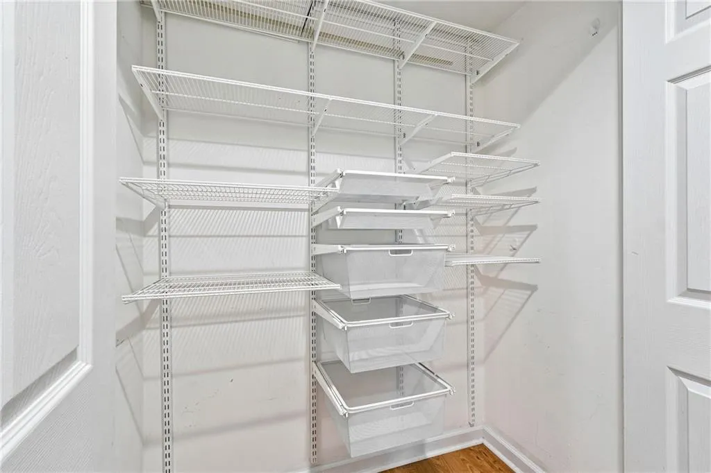 3481 Lakeside Drive Ne Unit 1508, Atlanta, Georgia 30326, 1 Bedroom Bedrooms, ,1 BathroomBathrooms,Residential,For Sale,3481 Lakeside Drive Ne Unit 1508,7610981