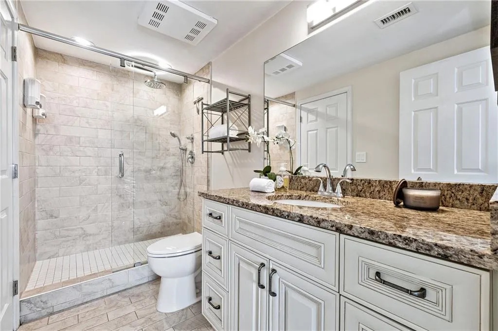 3481 Lakeside Drive Ne Unit 1508, Atlanta, Georgia 30326, 1 Bedroom Bedrooms, ,1 BathroomBathrooms,Residential,For Sale,3481 Lakeside Drive Ne Unit 1508,7610981