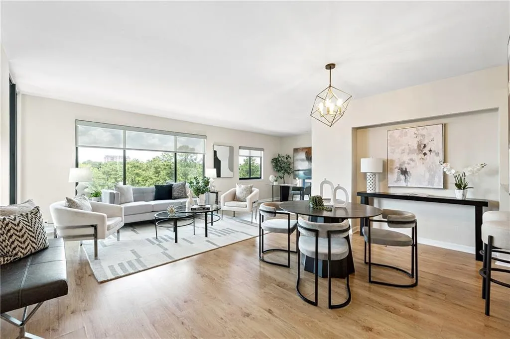 3481 Lakeside Drive Ne Unit 1508, Atlanta, Georgia 30326, 1 Bedroom Bedrooms, ,1 BathroomBathrooms,Residential,For Sale,3481 Lakeside Drive Ne Unit 1508,7610981
