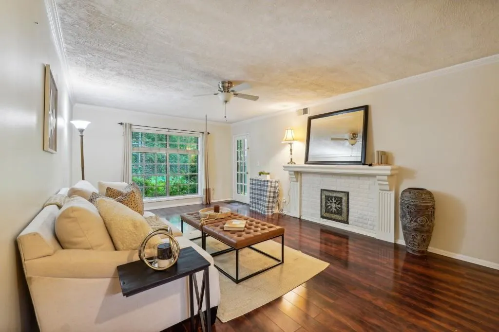 6851 Roswell Road Unit L-2, Sandy Springs, Georgia 30328, 3 Bedrooms Bedrooms, ,2 BathroomsBathrooms,Residential,Sold,6851 Roswell Road Unit L-2,7418614