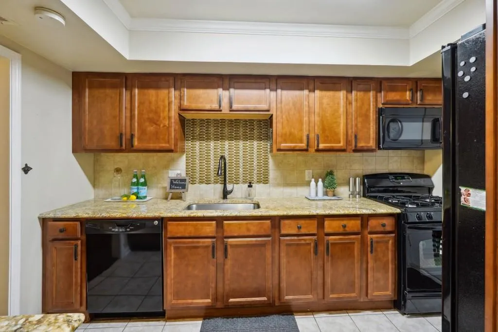 6851 Roswell Road Unit L-2, Sandy Springs, Georgia 30328, 3 Bedrooms Bedrooms, ,2 BathroomsBathrooms,Residential,Sold,6851 Roswell Road Unit L-2,7418614