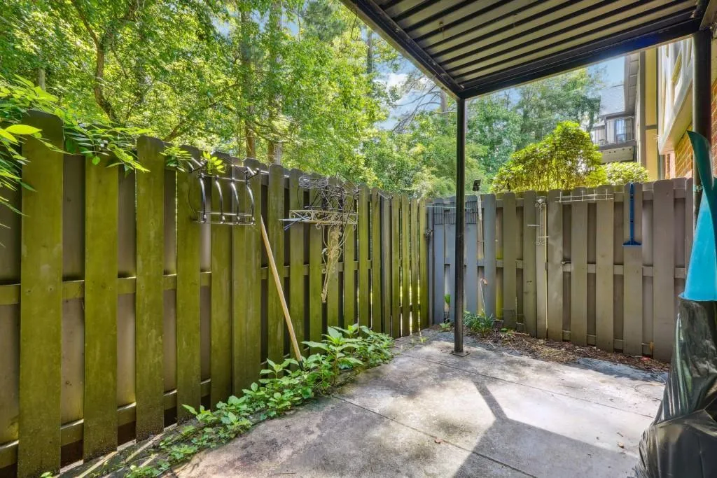 6851 Roswell Road Unit L-2, Sandy Springs, Georgia 30328, 3 Bedrooms Bedrooms, ,2 BathroomsBathrooms,Residential,Sold,6851 Roswell Road Unit L-2,7418614