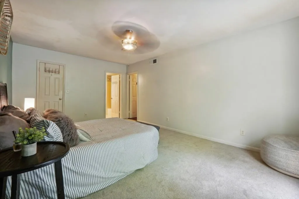 6851 Roswell Road Unit L-2, Sandy Springs, Georgia 30328, 3 Bedrooms Bedrooms, ,2 BathroomsBathrooms,Residential,Sold,6851 Roswell Road Unit L-2,7418614