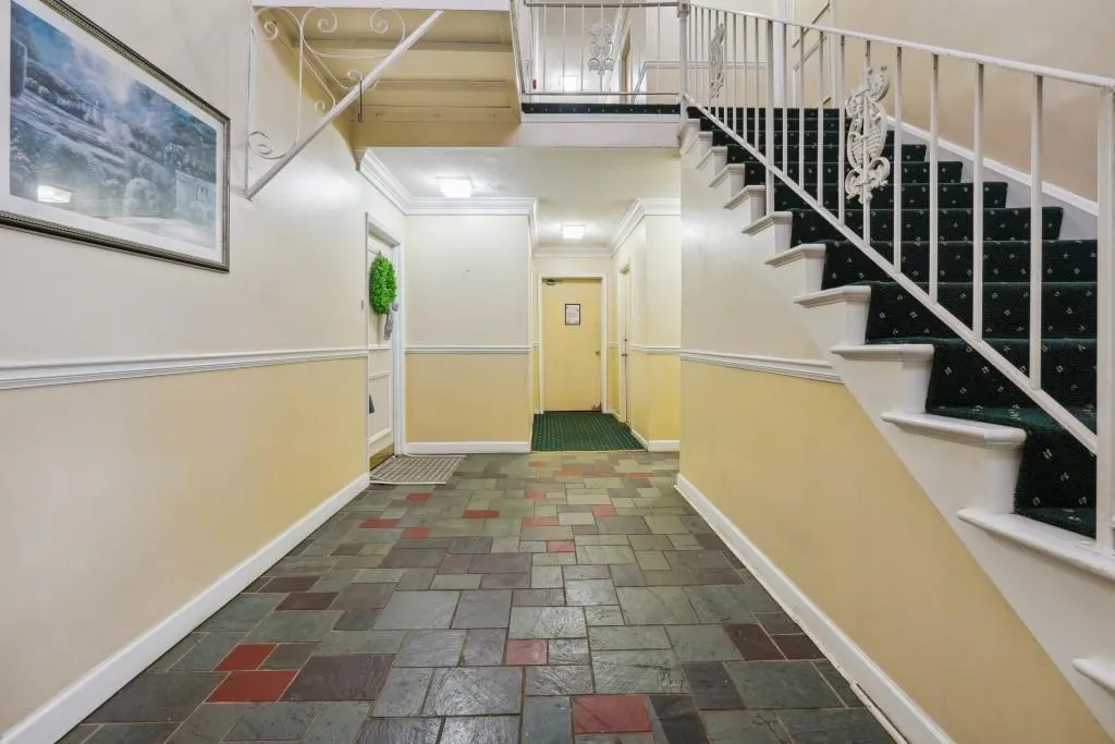 6851 Roswell Road Unit L-2, Sandy Springs, Georgia 30328, 3 Bedrooms Bedrooms, ,2 BathroomsBathrooms,Residential,Sold,6851 Roswell Road Unit L-2,7418614