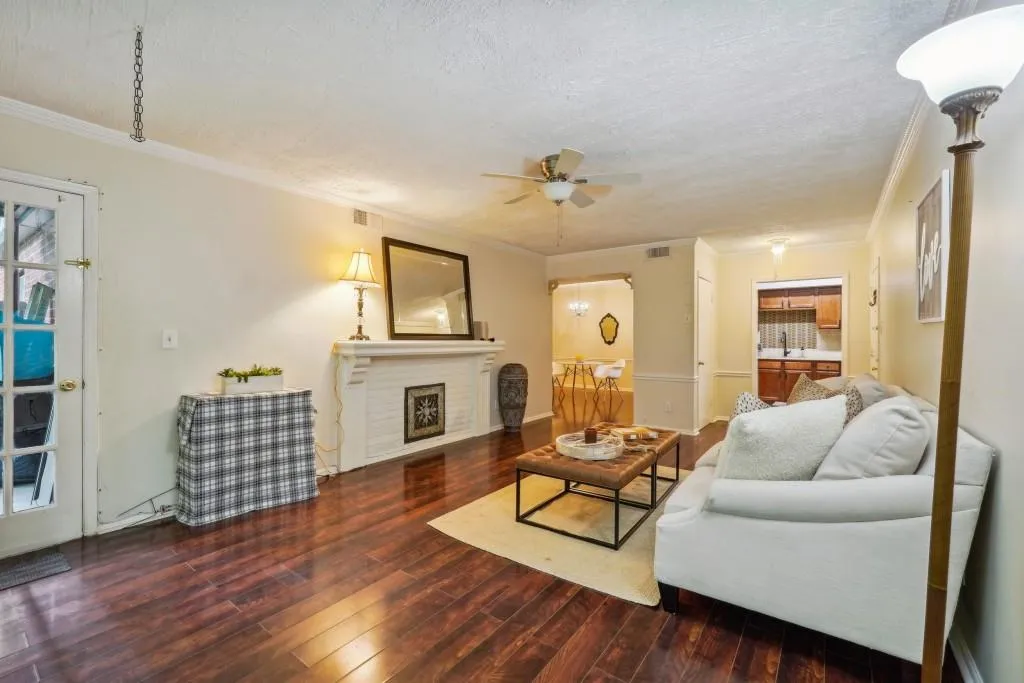 6851 Roswell Road Unit L-2, Sandy Springs, Georgia 30328, 3 Bedrooms Bedrooms, ,2 BathroomsBathrooms,Residential,Sold,6851 Roswell Road Unit L-2,7418614