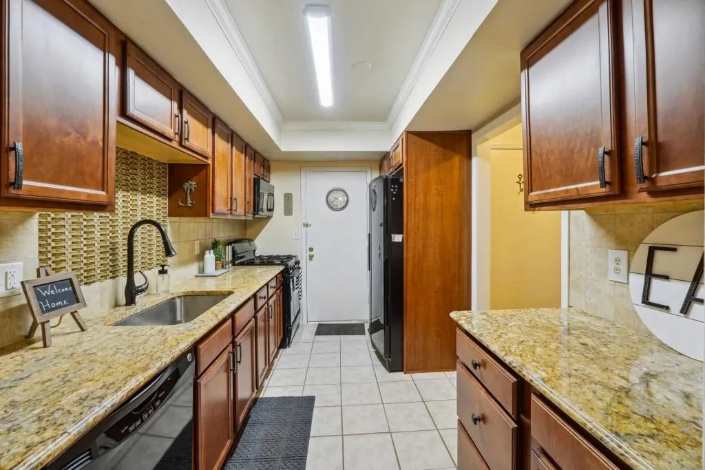 6851 Roswell Road Unit L-2, Sandy Springs, Georgia 30328, 3 Bedrooms Bedrooms, ,2 BathroomsBathrooms,Residential,Sold,6851 Roswell Road Unit L-2,7418614