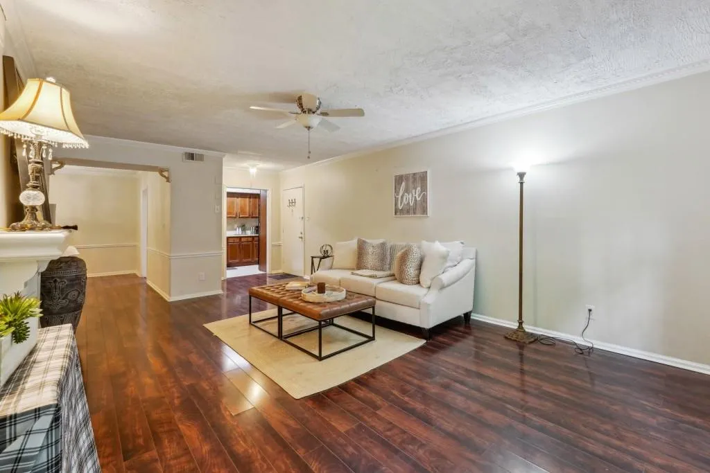 6851 Roswell Road Unit L-2, Sandy Springs, Georgia 30328, 3 Bedrooms Bedrooms, ,2 BathroomsBathrooms,Residential,Sold,6851 Roswell Road Unit L-2,7418614