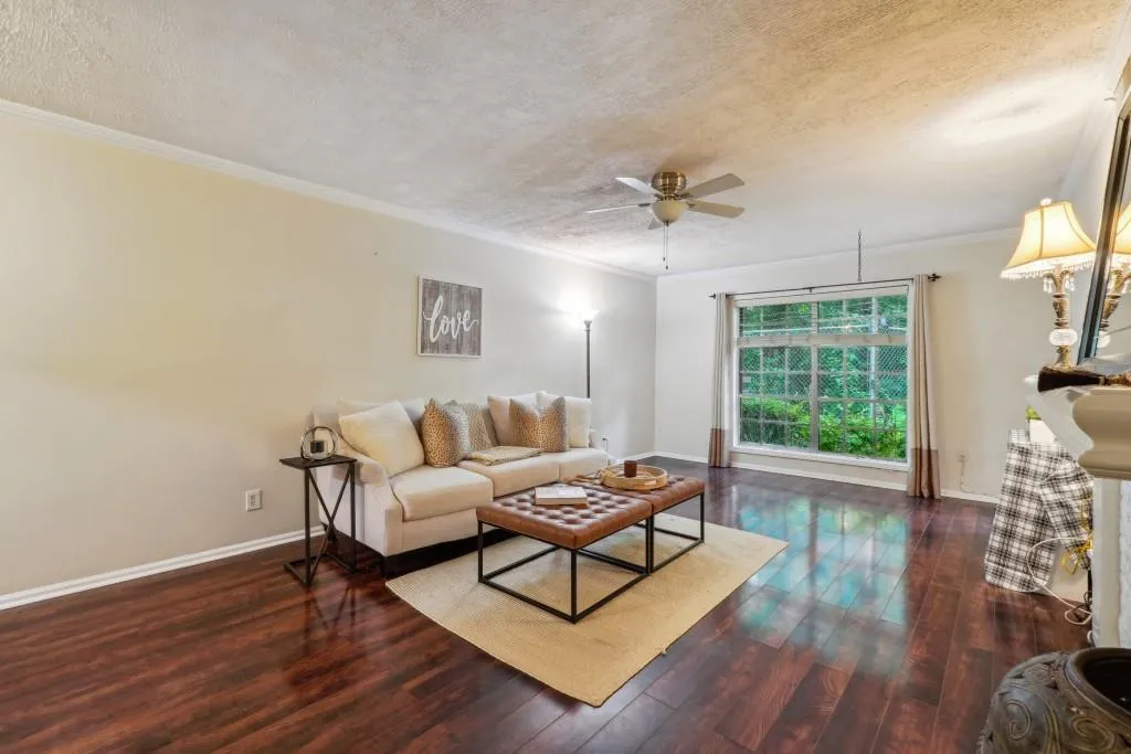 6851 Roswell Road Unit L-2, Sandy Springs, Georgia 30328, 3 Bedrooms Bedrooms, ,2 BathroomsBathrooms,Residential,Sold,6851 Roswell Road Unit L-2,7418614