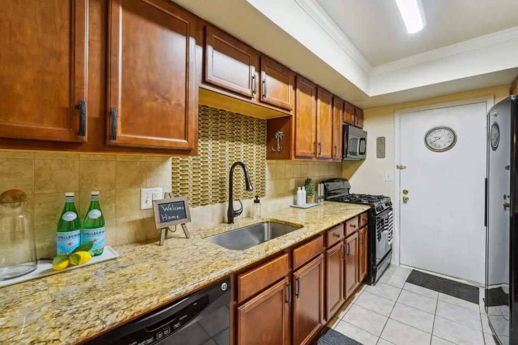 6851 Roswell Road Unit L-2, Sandy Springs, Georgia 30328, 3 Bedrooms Bedrooms, ,2 BathroomsBathrooms,Residential,Sold,6851 Roswell Road Unit L-2,7418614