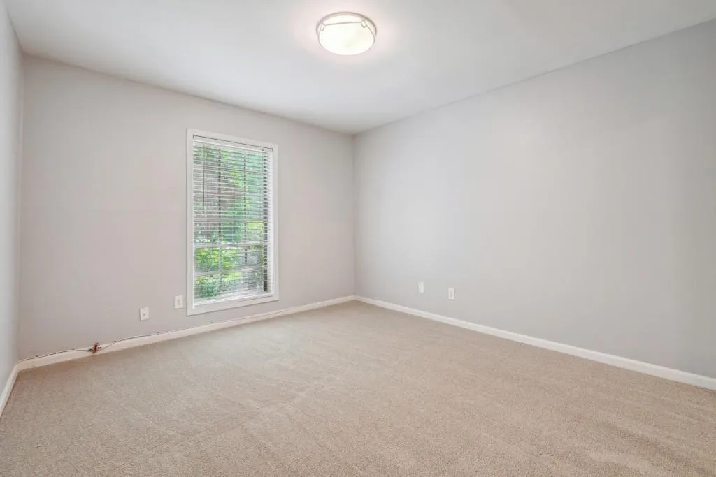 6851 Roswell Road Unit L-2, Sandy Springs, Georgia 30328, 3 Bedrooms Bedrooms, ,2 BathroomsBathrooms,Residential,Sold,6851 Roswell Road Unit L-2,7418614