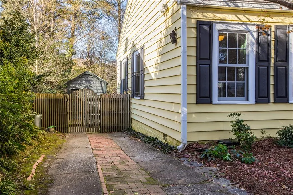 2076 Golfview Drive Nw, Atlanta, Georgia 30309, 3 Bedrooms Bedrooms, ,2 BathroomsBathrooms,Residential,Sold,2076 Golfview Drive Nw,5942317