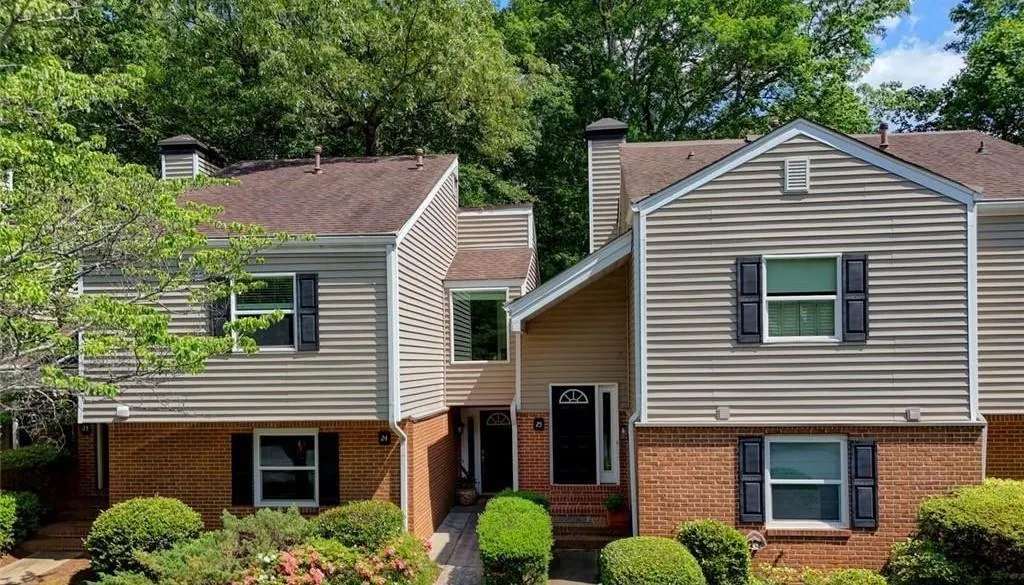 24 Dunwoody Springs Drive, Atlanta, Georgia 30328, 2 Bedrooms Bedrooms, ,2 BathroomsBathrooms,Residential,Sold,24 Dunwoody Springs Drive,7580460