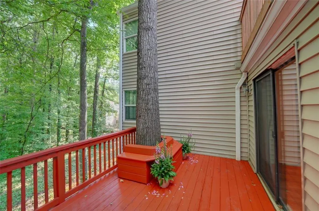 24 Dunwoody Springs Drive, Atlanta, Georgia 30328, 2 Bedrooms Bedrooms, ,2 BathroomsBathrooms,Residential,Sold,24 Dunwoody Springs Drive,7580460