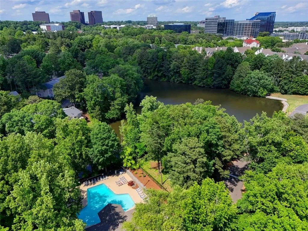 Ideal Location! Close to Everything!