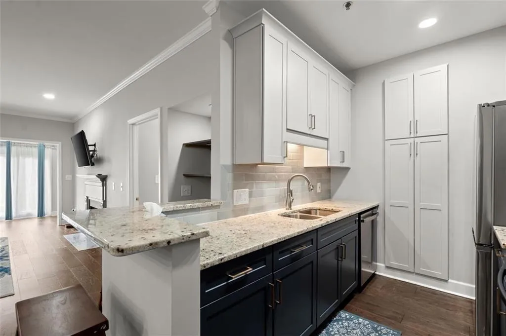 2865 Lenox Road Ne Unit 410, Atlanta, Georgia 30324, 2 Bedrooms Bedrooms, ,2 BathroomsBathrooms,Residential,For Sale,2865 Lenox Road Ne Unit 410,7520573