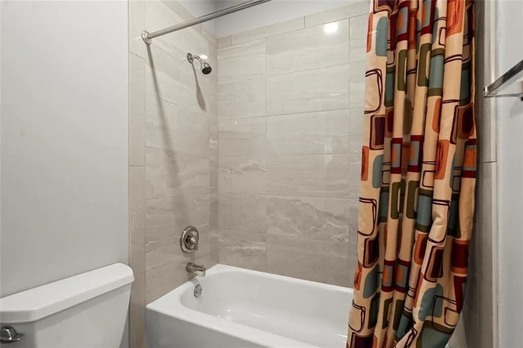 2865 Lenox Road Ne Unit 410, Atlanta, Georgia 30324, 2 Bedrooms Bedrooms, ,2 BathroomsBathrooms,Residential,For Sale,2865 Lenox Road Ne Unit 410,7520573