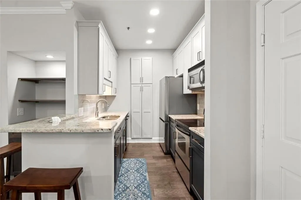 2865 Lenox Road Ne Unit 410, Atlanta, Georgia 30324, 2 Bedrooms Bedrooms, ,2 BathroomsBathrooms,Residential,For Sale,2865 Lenox Road Ne Unit 410,7520573