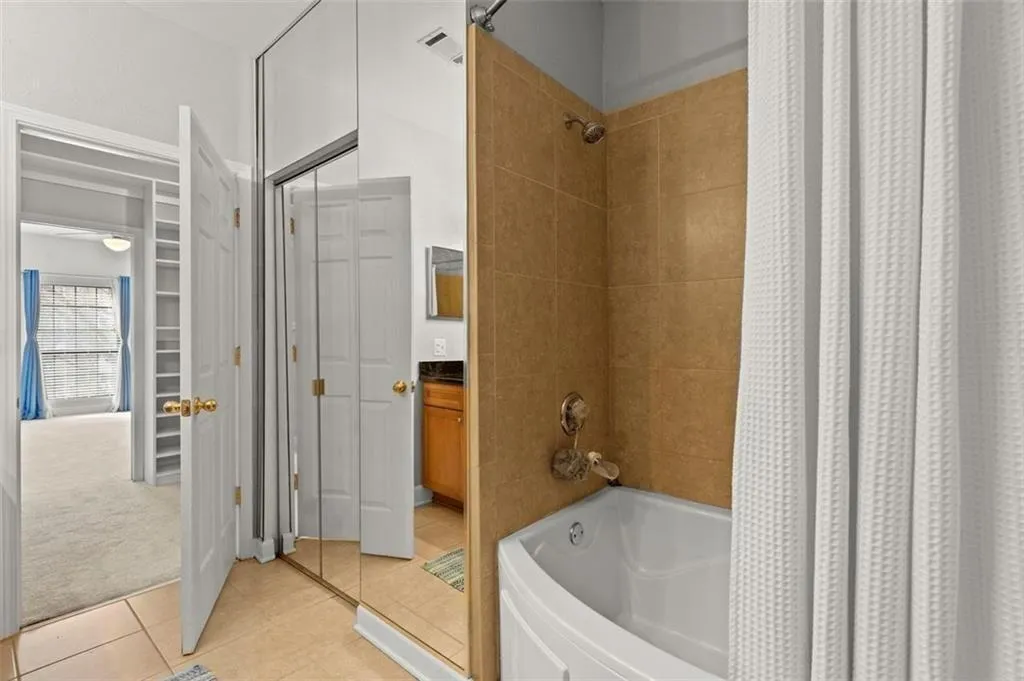 2865 Lenox Road Ne Unit 410, Atlanta, Georgia 30324, 2 Bedrooms Bedrooms, ,2 BathroomsBathrooms,Residential,For Sale,2865 Lenox Road Ne Unit 410,7520573