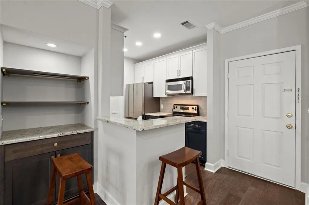 2865 Lenox Road Ne Unit 410, Atlanta, Georgia 30324, 2 Bedrooms Bedrooms, ,2 BathroomsBathrooms,Residential,For Sale,2865 Lenox Road Ne Unit 410,7520573