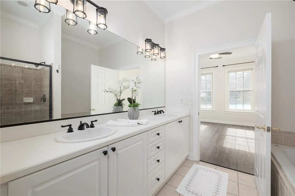 5415 Northland Drive Unit 101, Atlanta, Georgia 30342, 1 Bedroom Bedrooms, ,1 BathroomBathrooms,Residential,Sold,5415 Northland Drive Unit 101,7168772