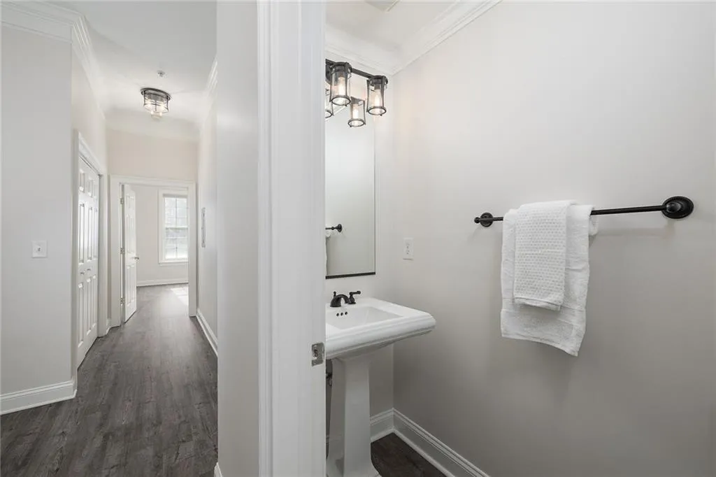 5415 Northland Drive Unit 101, Atlanta, Georgia 30342, 1 Bedroom Bedrooms, ,1 BathroomBathrooms,Residential,Sold,5415 Northland Drive Unit 101,7168772