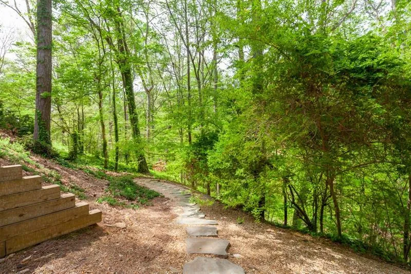 9970 Huntcliff Trace, Sandy Springs, Georgia 30350, 6 Bedrooms Bedrooms, ,5 BathroomsBathrooms,Residential,Sold,9970 Huntcliff Trace,6893621
