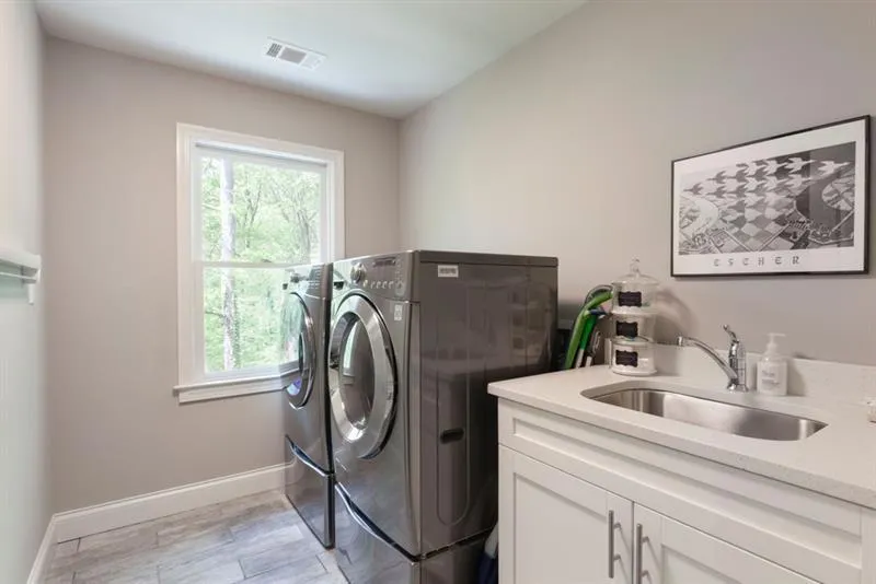 9970 Huntcliff Trace, Sandy Springs, Georgia 30350, 6 Bedrooms Bedrooms, ,5 BathroomsBathrooms,Residential,Sold,9970 Huntcliff Trace,6893621