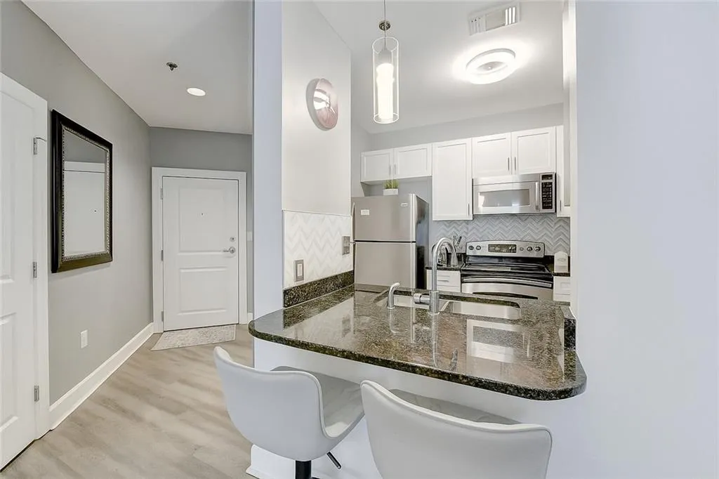 325 E Paces Ferry Road Ne Unit 710, Atlanta, Georgia 30305, 1 Bedroom Bedrooms, ,1 BathroomBathrooms,Residential,For Sale,325 E Paces Ferry Road Ne Unit 710,7628810