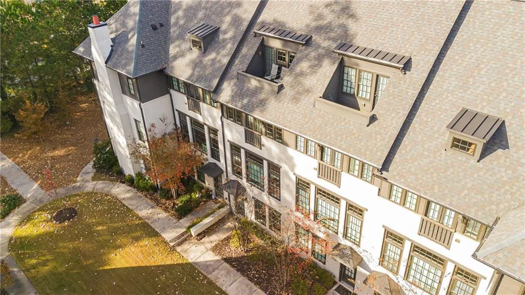 Aerial view of property and surrounding area