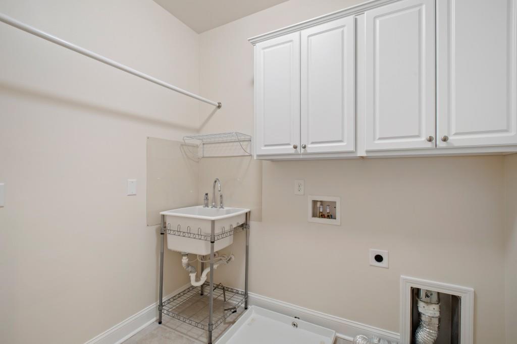 130 Austin Drive, Atlanta, Georgia 30328, 4 Bedrooms Bedrooms, ,2 BathroomsBathrooms,Residential,Sold,130 Austin Drive,7269239