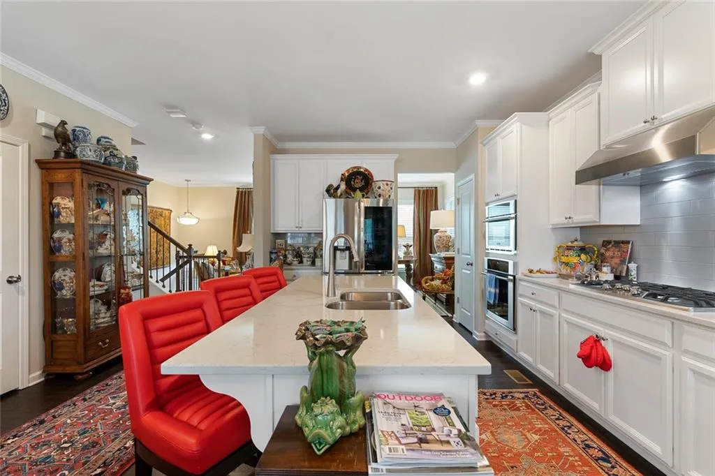 354 Provenance Drive, Sandy Springs, Georgia 30328, 4 Bedrooms Bedrooms, ,3 BathroomsBathrooms,Residential,Sold,354 Provenance Drive,6887590