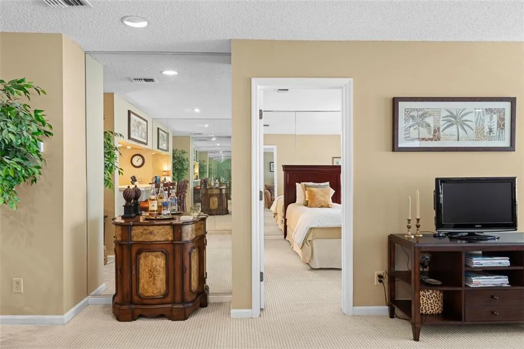 244 13th Street Ne Unit 107, Atlanta, Georgia 30309, 1 Bedroom Bedrooms, ,1 BathroomBathrooms,Residential,For Sale,244 13th Street Ne Unit 107,7651077