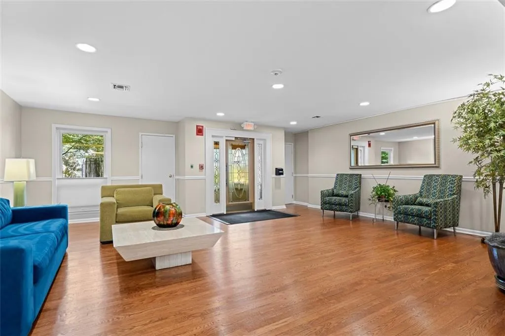244 13th Street Ne Unit 107, Atlanta, Georgia 30309, 1 Bedroom Bedrooms, ,1 BathroomBathrooms,Residential,For Sale,244 13th Street Ne Unit 107,7651077