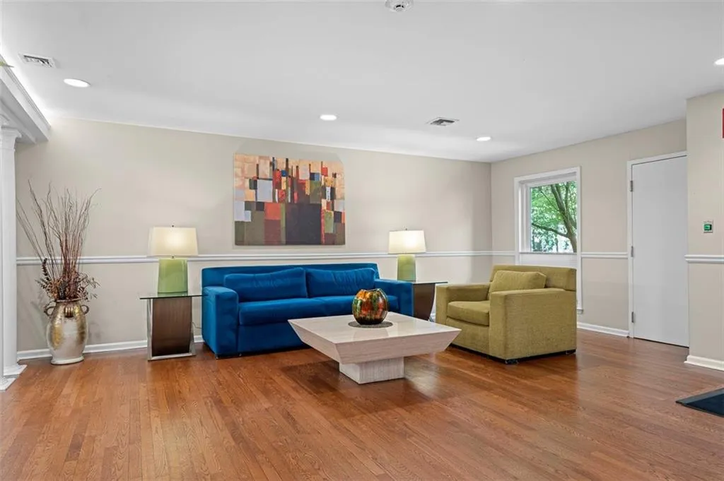244 13th Street Ne Unit 107, Atlanta, Georgia 30309, 1 Bedroom Bedrooms, ,1 BathroomBathrooms,Residential,For Sale,244 13th Street Ne Unit 107,7651077