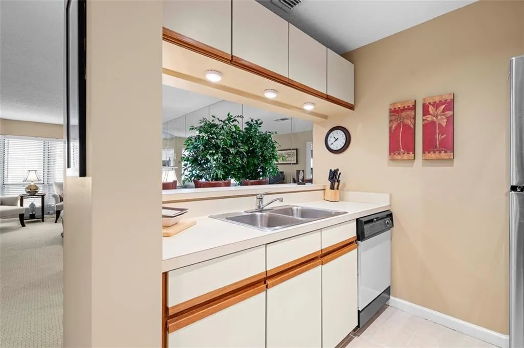 244 13th Street Ne Unit 107, Atlanta, Georgia 30309, 1 Bedroom Bedrooms, ,1 BathroomBathrooms,Residential,For Sale,244 13th Street Ne Unit 107,7651077
